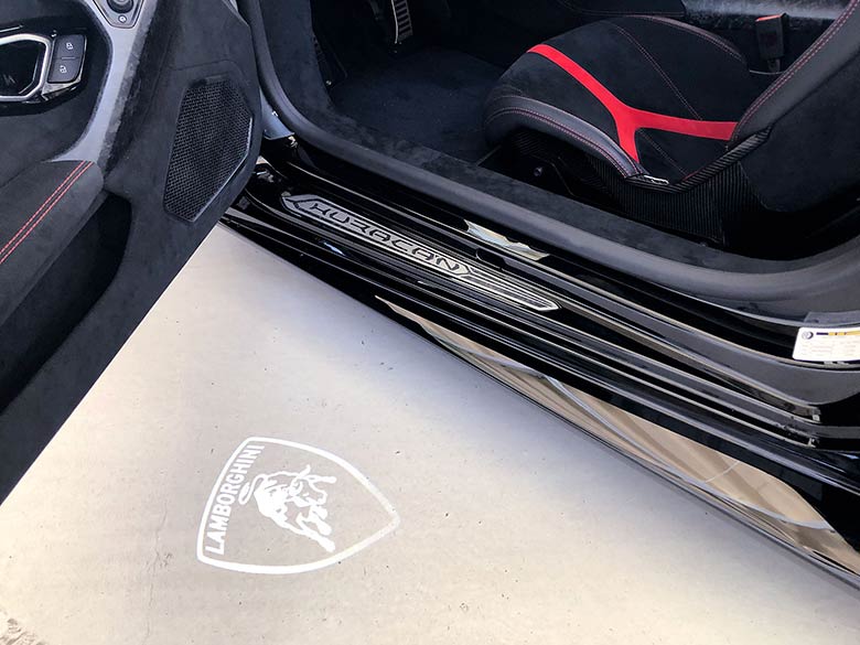 ランボルギーニ ウラカン ペルフォルマンテ (LDF) 4WD - メタリックグレー 遊び心擽り乗り込む楽しさを演出 (17/21枚)