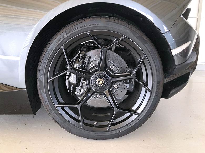 ランボルギーニ ウラカン ペルフォルマンテ (LDF) 4WD - Rims Loge forged20インチホイールをインストールしております。 (20/21枚)