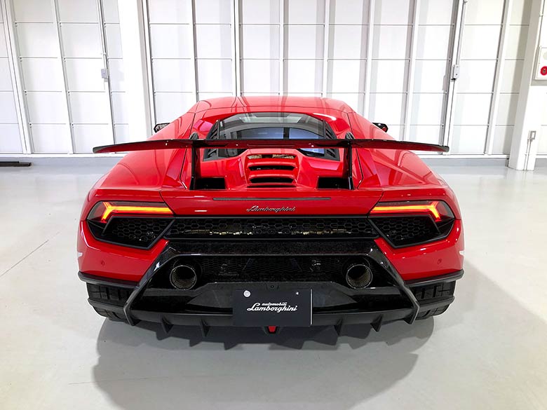 ランボルギーニ ウラカン ペルフォルマンテ (LDF) 4WD - レッド バンパー中央部に移設されたエキゾーストシステム (7/20枚)