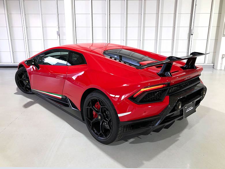 ランボルギーニ ウラカン ペルフォルマンテ (LDF) 4WD - レッド 迫力のリヤビュー (8/20枚)