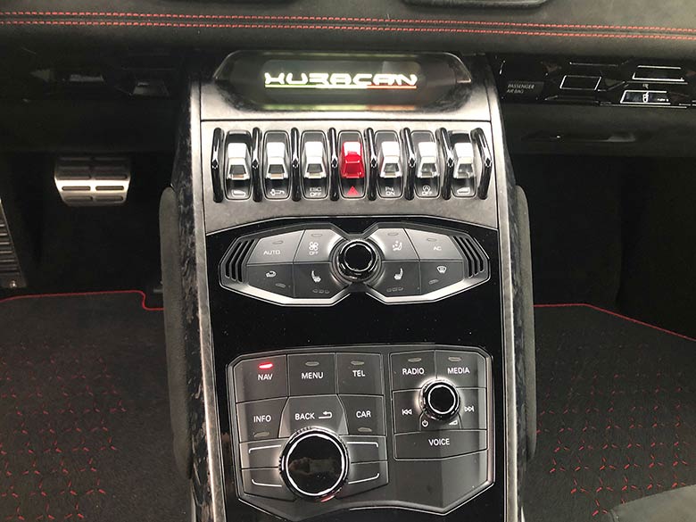 ランボルギーニ ウラカン ペルフォルマンテ (LDF) 4WD - レッド センターコンソール (18/20枚)