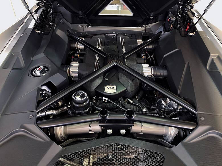 6.5L V型12気筒エンジン (19/24枚) ランボルギーニ アヴェンタドール S ロードスター シルバー MY2018