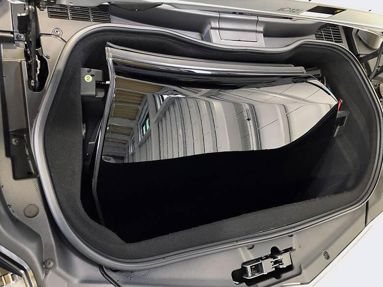 脱着式ルーフはラゲッジスペースにシステマチックに収納可能 (20/24枚) ランボルギーニ アヴェンタドール S ロードスター シルバー MY2018