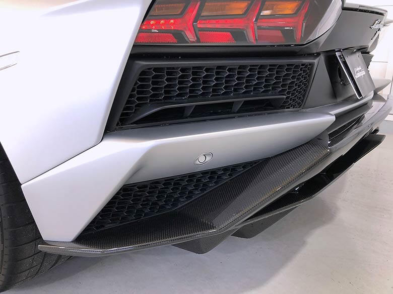 リヤエンドもアヴェンタドールで変更されています (22/24枚) ランボルギーニ アヴェンタドール S ロードスター シルバー MY2018