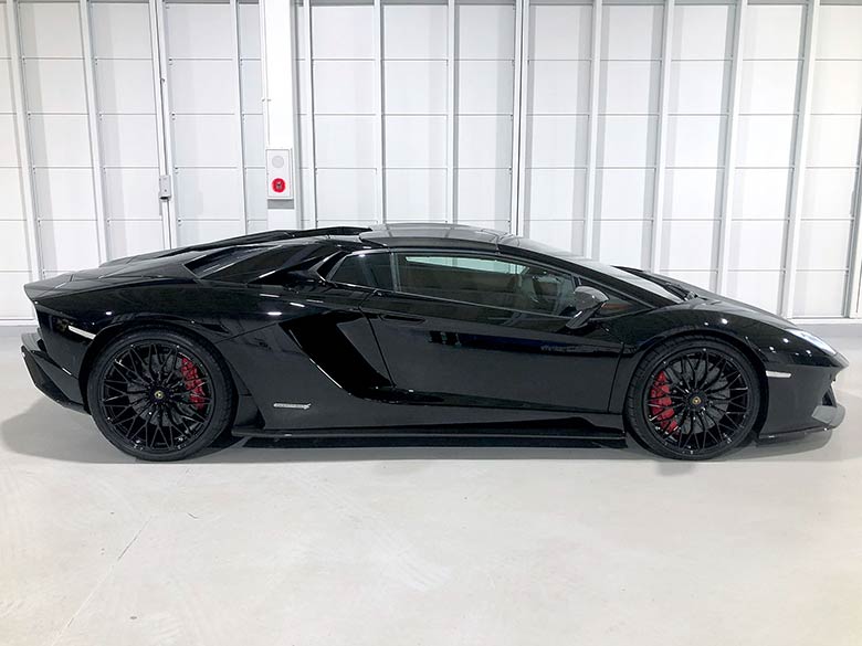 ルーフクローズ状態ではクーペモデル同様の美しいシルエット (5/26枚) ランボルギーニ アヴェンタドール S ロードスター ブラック MY2018