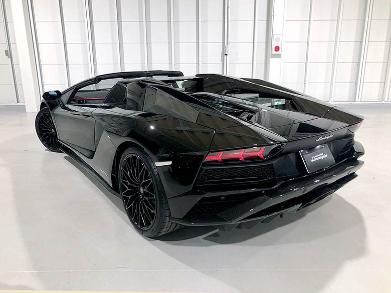 駆動方式はディアブロから続くランボルギーニの伝統、4輪駆動（4WD） (9/26枚) ランボルギーニ アヴェンタドール S ロードスター ブラック MY2018