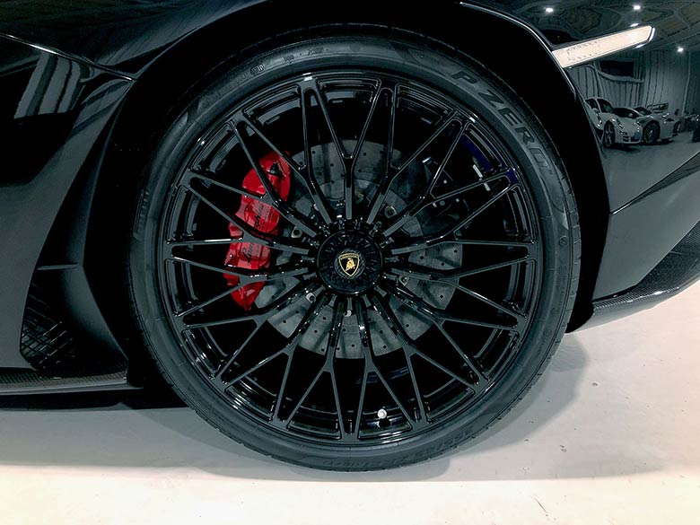 20インチ鍛造アルミホイール+ピレリ P-ZERO (11/26枚) ランボルギーニ アヴェンタドール S ロードスター ブラック MY2018