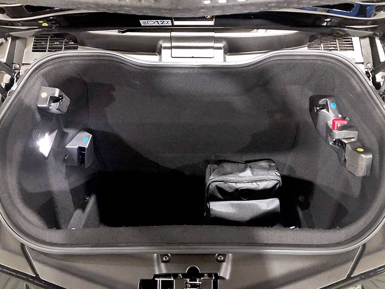 ラゲッジスペース。デタッチャブルルーフが収納できます。 (19/26枚) ランボルギーニ アヴェンタドール S ロードスター ブラック MY2018