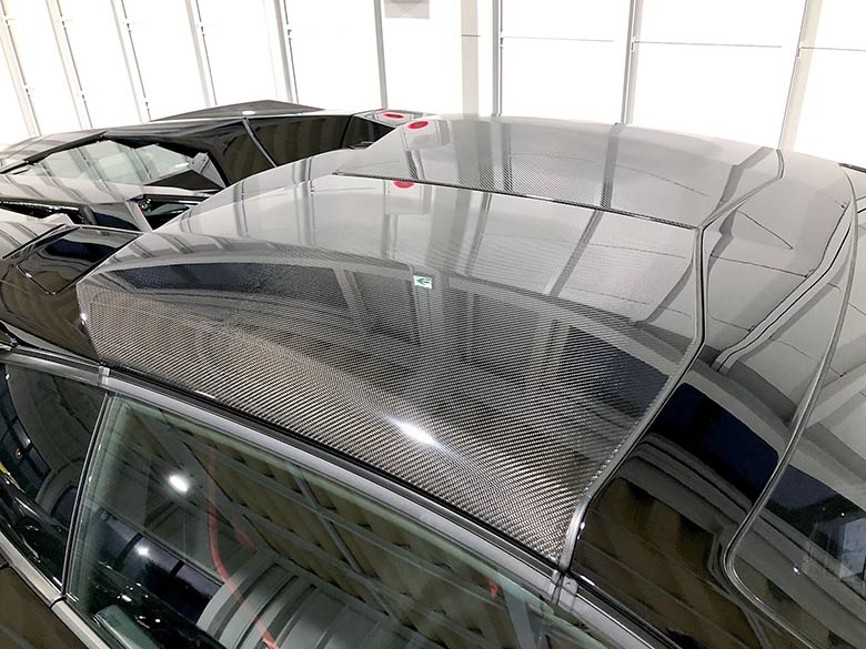 デタッチャブルルーフもカーボンファイバー製に。 (22/26枚) ランボルギーニ アヴェンタドール S ロードスター ブラック MY2018