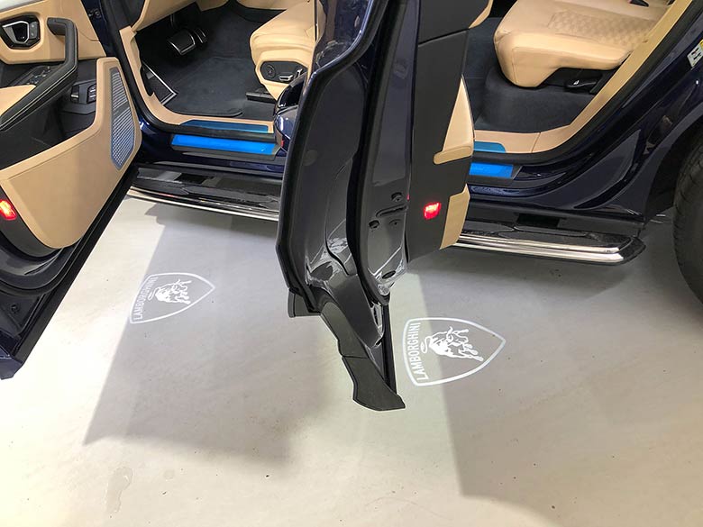 ランボルギーニ ウルス4.0 4WD - ブルーメタリック(12/23枚)