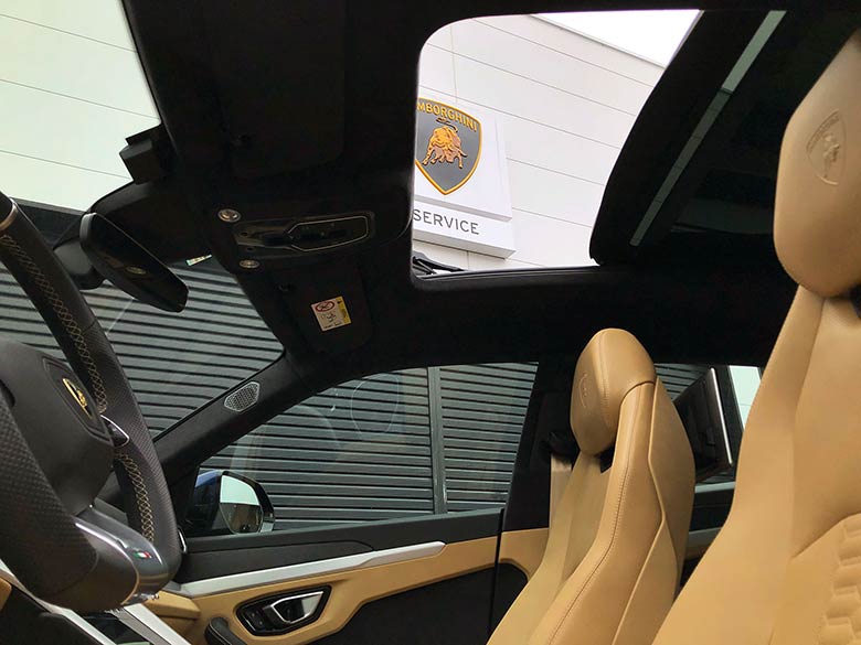 ランボルギーニ ウルス4.0 4WD - ブルーメタリック(17/23枚)