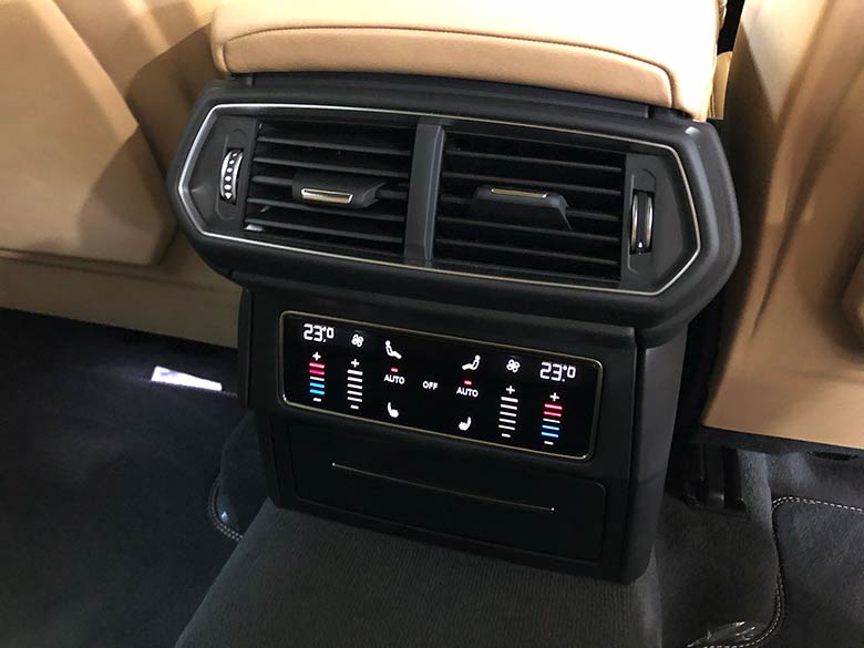 ランボルギーニ ウルス4.0 4WD - ブルーメタリック(19/23枚)