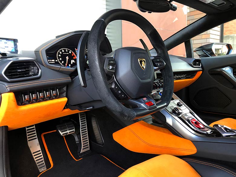 ランボルギーニ ウラカン LP610-4 (LDF) 4WD - オレンジ スポルティーボインテリア　アルカンタラインテリア (10/29枚)