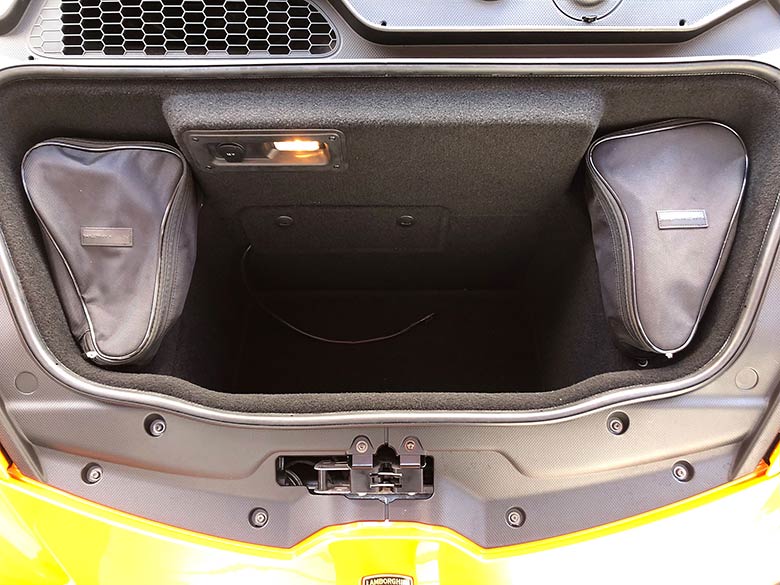 ランボルギーニ ウラカン LP610-4 (LDF) 4WD - オレンジ フロントラゲッジルーム (17/29枚)