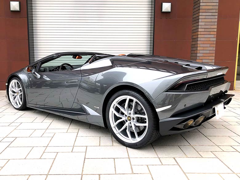 ランボルギーニ ウラカン スパイダー LP610-4 (LDF) 4WD - Grigio Lynx グレーメタリック オープン状態のリヤビュー (8/26枚)