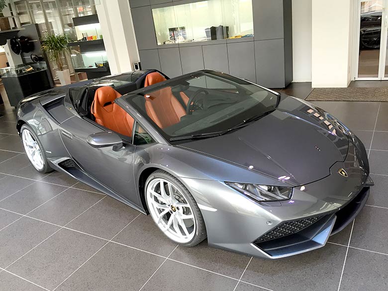 ランボルギーニ ウラカン スパイダー LP610-4 (LDF) 4WD - Grigio Lynx グレーメタリック オープン状態のフロントビュー (10/26枚)