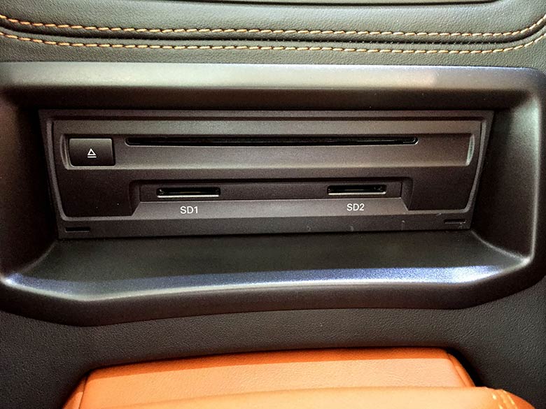 ランボルギーニ ウラカン スパイダー LP610-4 (LDF) 4WD - Grigio Lynx グレーメタリック オープンカーでは目立つインテリア。ブラック×タンのコーディネート (12/26枚)