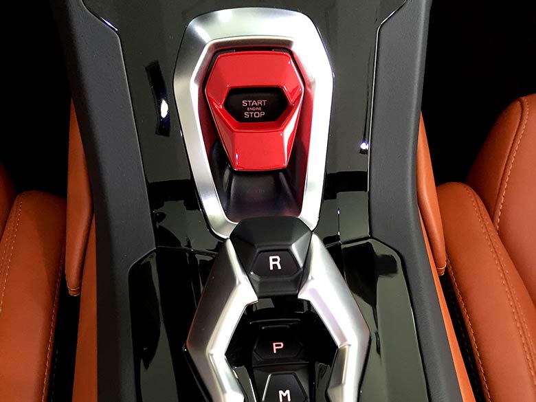ランボルギーニ ウラカン スパイダー LP610-4 (LDF) 4WD - 特徴的なエンジンスタートスイッチ (16/26枚)