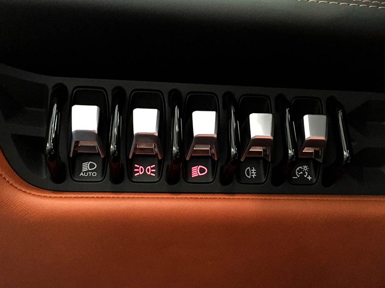 ランボルギーニ ウラカン スパイダー LP610-4 (LDF) 4WD - Grigio Lynx グレーメタリック 各部スイッチ類も使用感少な目 (18/26枚)