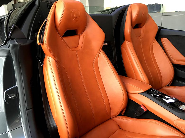 ランボルギーニ ウラカン スパイダー LP610-4 (LDF) 4WD - Grigio Lynx グレーメタリック グレーメタリック タンカラーのレザーシート (22/26枚)