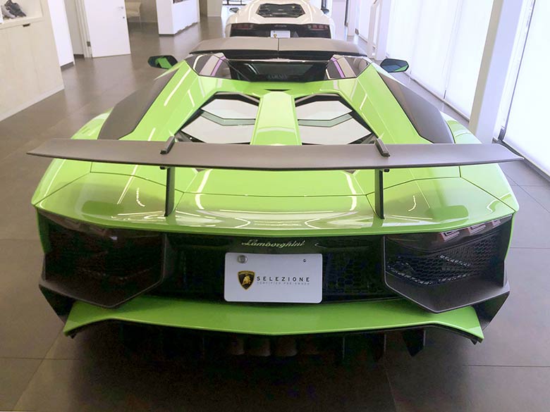 「SV」ならではの戦闘的なリヤスタイル(7/20枚) ランボルギーニ アヴェンタドール SV ロードスター Verde Ithaca(グリーンパール)  MY2016