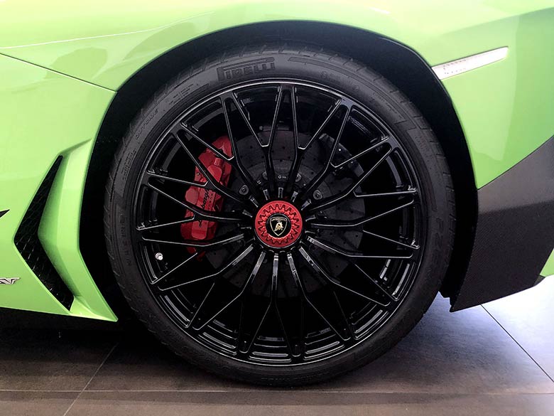 リヤ21インチセンターロックホイール (10/20枚) ランボルギーニ アヴェンタドール SV ロードスター Verde Ithaca(グリーンパール)  MY2016