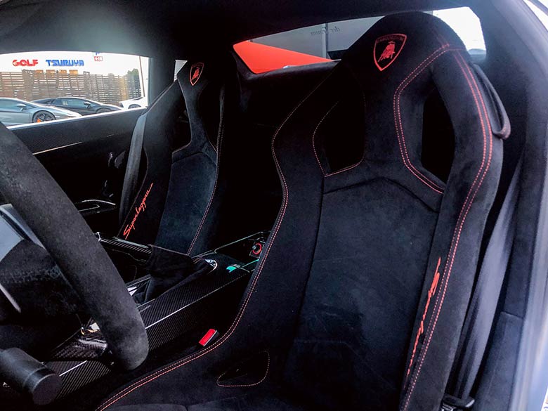 専用リヤウイングを備えた、ガヤルドのエボリューションモデル「スーパーレジェーラ」 (16/20枚) ランボルギーニ ガヤルド LP570-4 スーパーレジェーラ エディツィオーネ テクニカ eギア 4WD マットブラック MY2013
