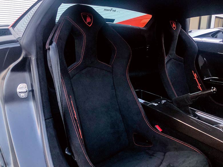 専用リヤウイングを備えた、ガヤルドのエボリューションモデル「スーパーレジェーラ」 (17/20枚) ランボルギーニ ガヤルド LP570-4 スーパーレジェーラ エディツィオーネ テクニカ eギア 4WD マットブラック MY2013