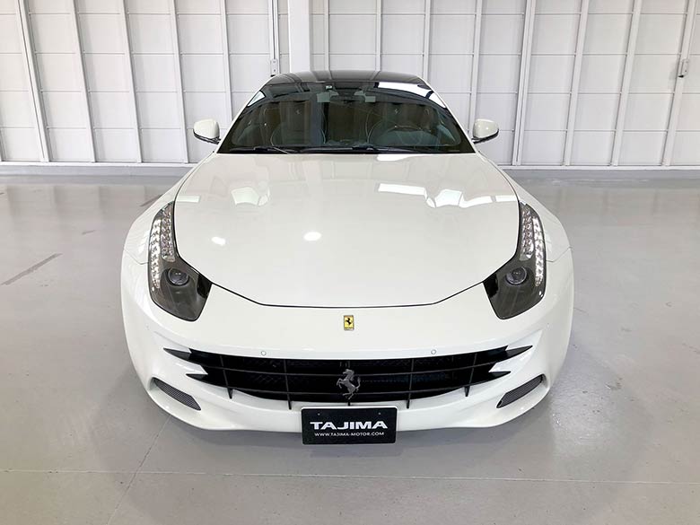 フェラーリ FF F1 DCT 4WD - ホワイト (2/24枚)