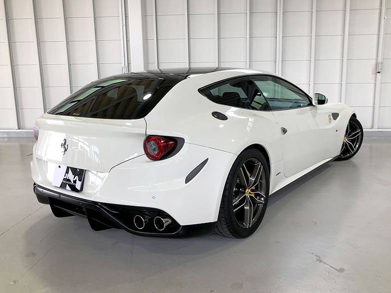 フェラーリ FF F1 DCT 4WD - ホワイト (6/24枚)