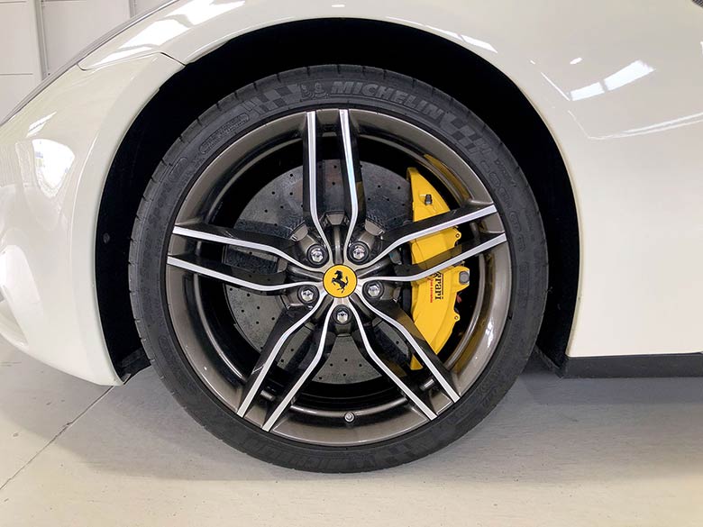 フェラーリ FF F1 DCT 4WD - ホワイト (11/24枚)