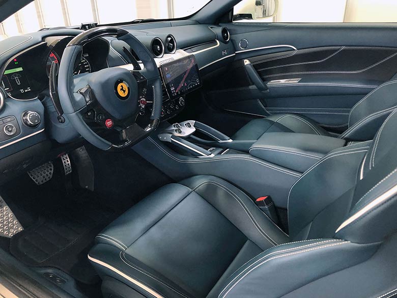 フェラーリ FF F1 DCT 4WD - ホワイト  (15/24枚)