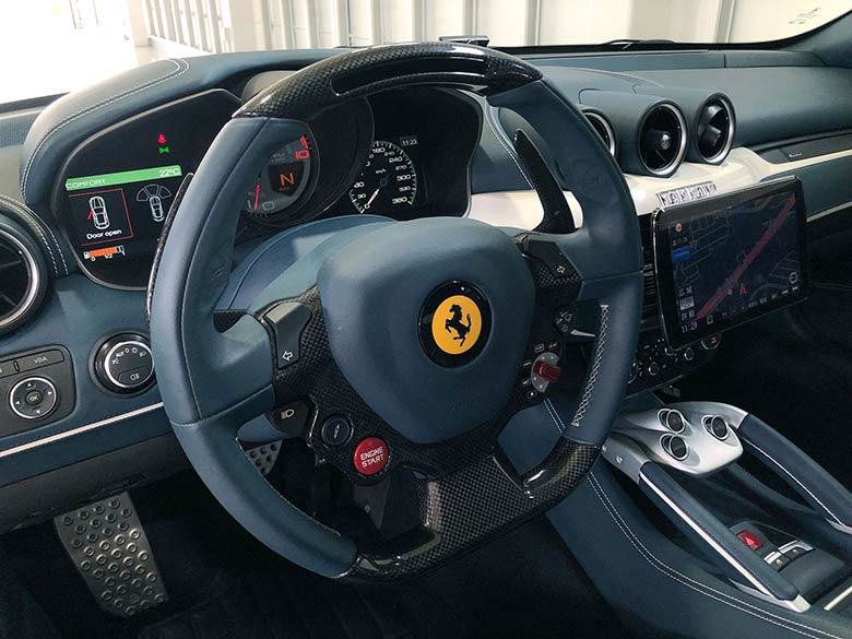 フェラーリ FF F1 DCT 4WD - ホワイト (17/24枚)