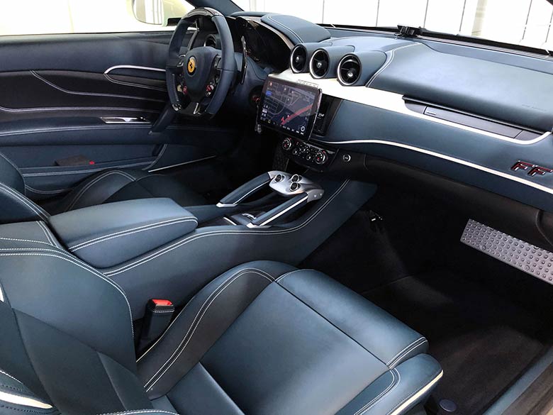 フェラーリ FF F1 DCT 4WD - ホワイト (21/24枚)