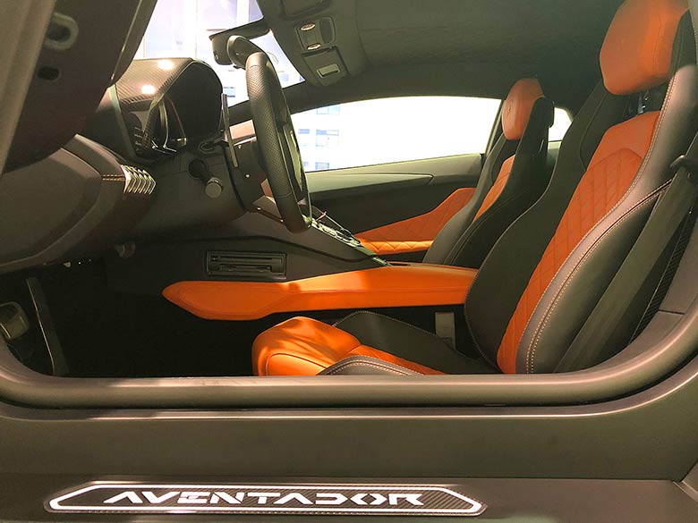 Sportivo Interior  Q-Citura on leather (10/20枚) ランボルギーニ アヴェンタドール LP700-4 - Nero Nemesis MATT(マットブラック) MY2015