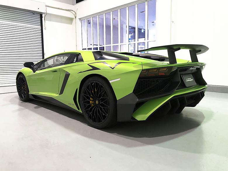 リヤフェンダー上には大きな「SV」のグラフィック (9/20枚) ランボルギーニ アヴェンタドール SV LP750-4 Verde Ithaca（グリーンパール）  MY2017