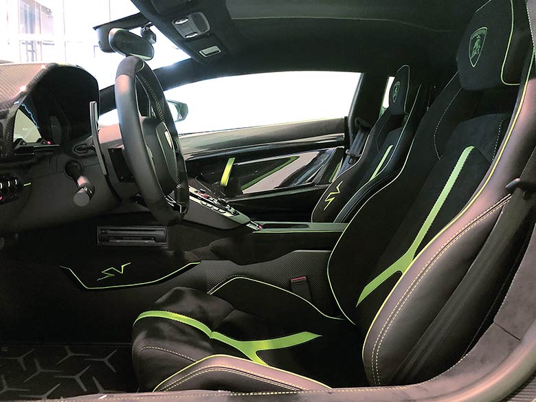 Nero Cosmus ＆ Verde Uiysseツートンインテリア (14/20枚) ランボルギーニ アヴェンタドール SV LP750-4 Verde Ithaca（グリーンパール）  MY2017