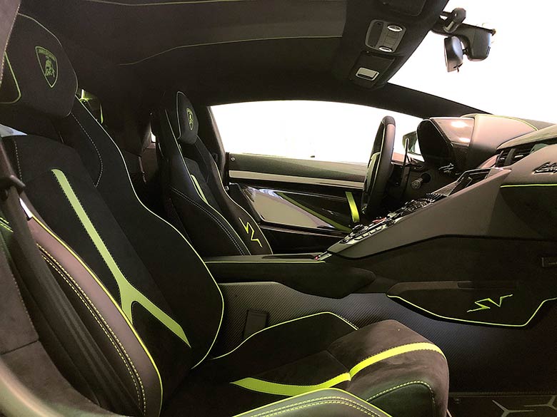 コントラストステッチ　アルカンタラインテリア (15/20枚) ランボルギーニ アヴェンタドール SV LP750-4 Verde Ithaca（グリーンパール）  MY2017