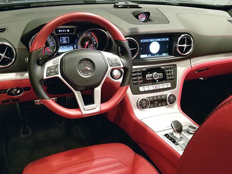 メルセデス・ベンツ SL550 エディション 1 - ブラックメタリック ナッパレザーを贅沢に使用したインテリア。 (6/12枚)