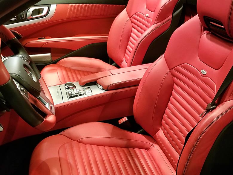 メルセデス・ベンツ SL550 エディション 1 - ブラックメタリック インテリアはブラック×レッドのコーディネート (8/12枚)