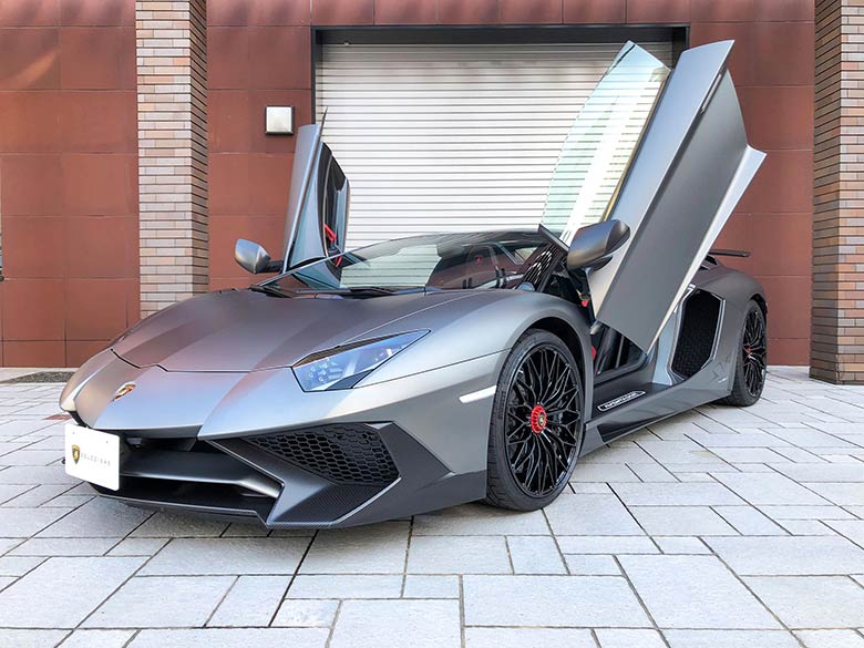 ランボルギーニ アヴェンタドールSV LP750-4 ロードスター