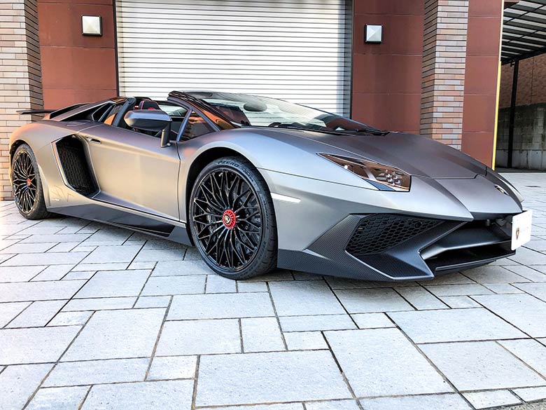ランボルギーニ アヴェンタドールSV LP750-4 ロードスター