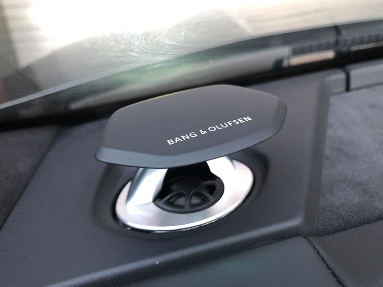 ランボルギーニ ウルス4.0 4WD - グレーメタリック(16/20枚)